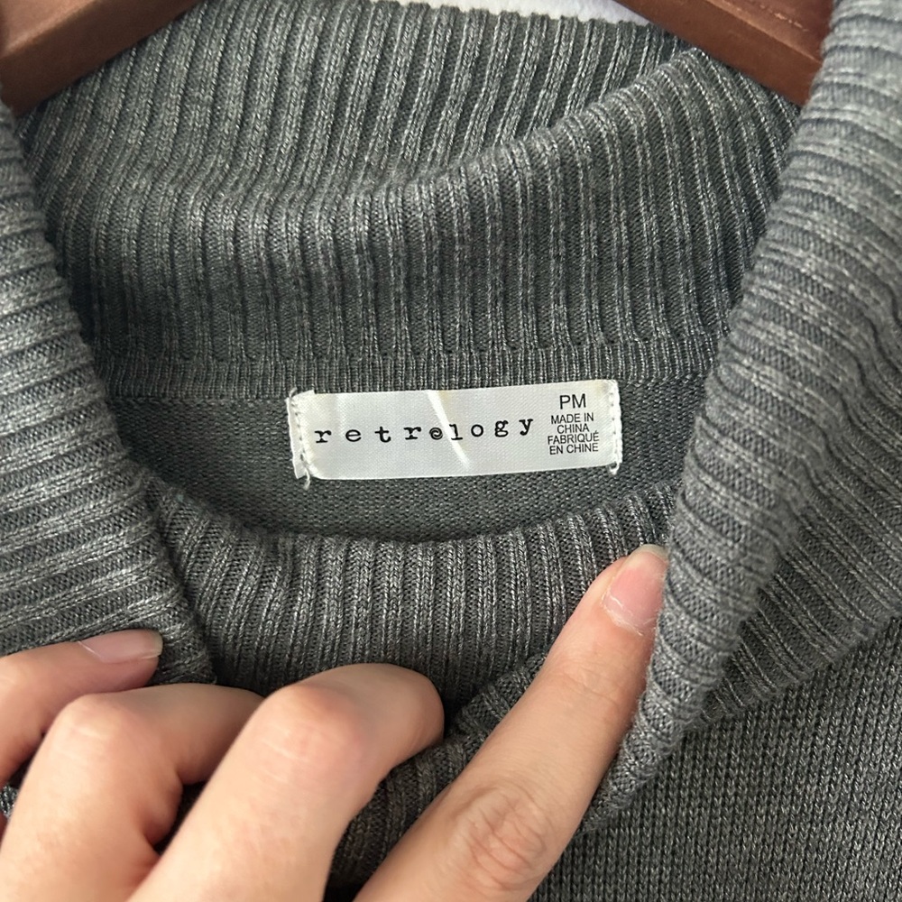 Women's Retrology Gray Star Sweater, NWOT, Size PM - Picture 3 of 5